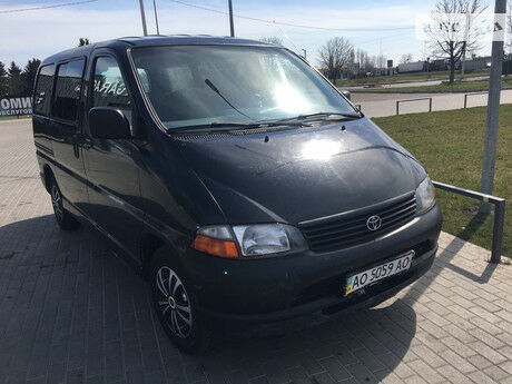 Toyota Hiace 2005 року