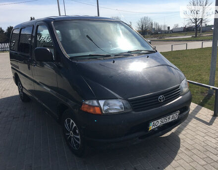 Toyota Hiace 2005 року