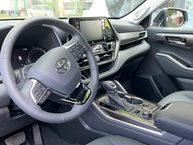 Toyota Highlander 2021 року