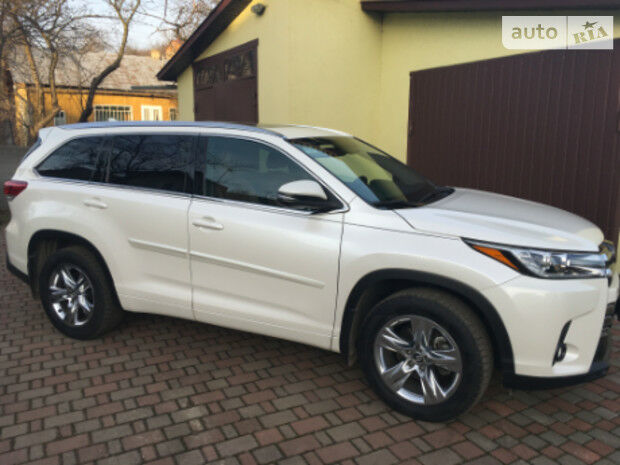 Toyota Highlander 2017 года