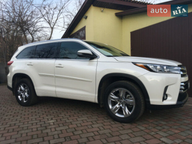 Toyota Highlander 2017 года