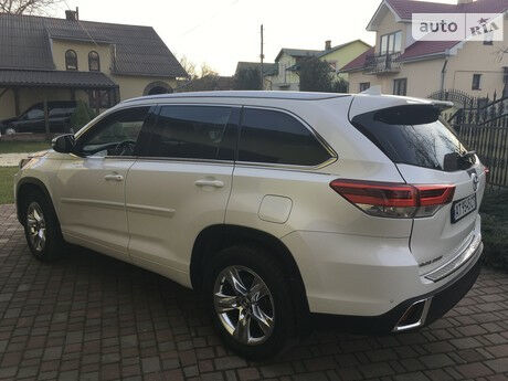 Toyota Highlander 2017 года