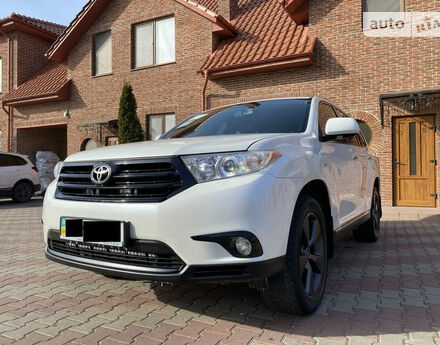 Фото на відгук з оцінкою 5   про авто Toyota Highlander 2012 року випуску від автора “Дима” з текстом: Отличный автомобиль, последний из серии самых надежных аппаратов, езжу 10й год с салона, пробег 9...