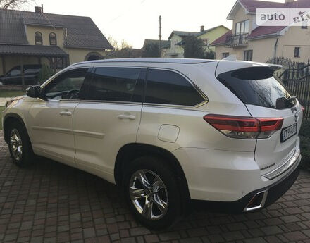 Toyota Highlander 2017 года