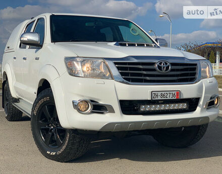 Toyota Hilux 2015 року