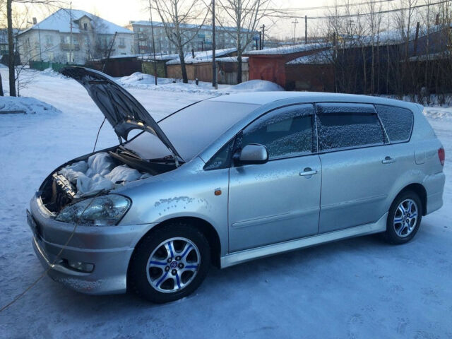 Тойота Ипсум 2003 року Toyota Ipsum 2003 року