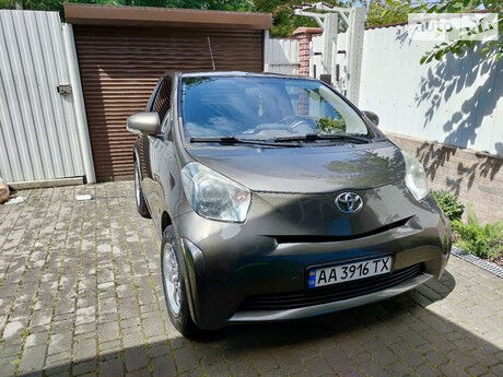 Toyota IQ 2010 года