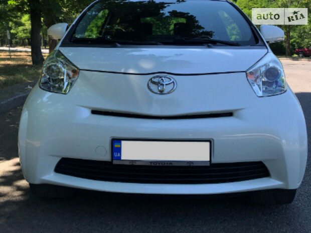 Toyota IQ 2009 года