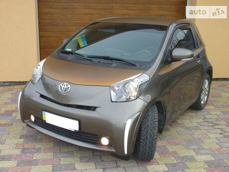 Toyota IQ 2011 года