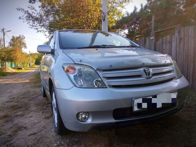 Toyota Ist 2003 року