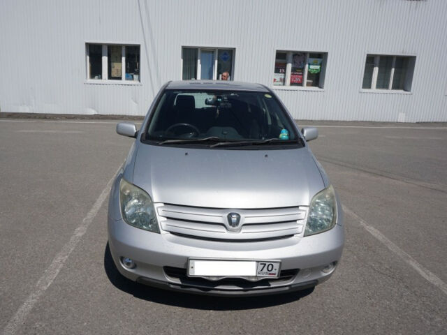 Toyota Ist 2005 года