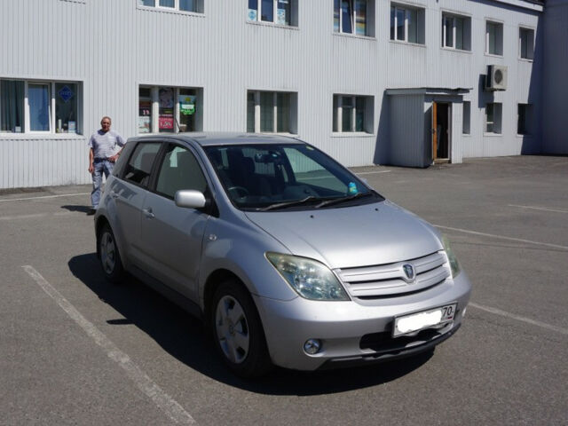 Toyota Ist 2005 года