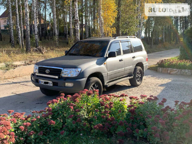 Toyota Land Cruiser 100 2003 года