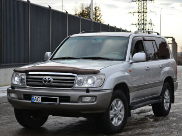 Тойота Ленд Крузер 100 2006 року Toyota Land Cruiser 100 2006 року