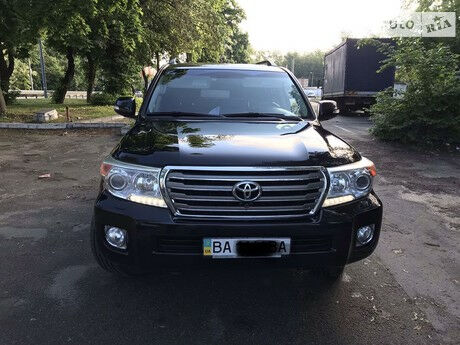 Тойота Ленд Крузер 200 2012 року Toyota Land Cruiser 200 2012 року
