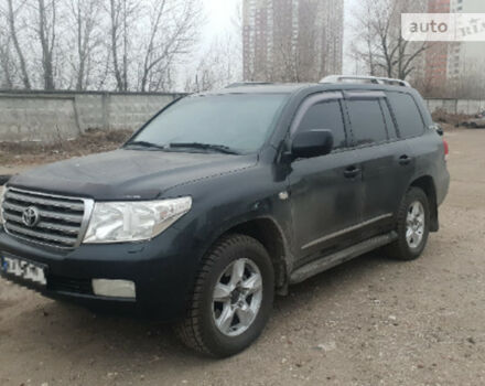 Фото на отзыв с оценкой 5 о Toyota Land Cruiser 200 2011 году выпуска от автора "марина" с текстом: Машиной очень довольна. одни плюсы, что в городе, что по-за чертой. Двух сотка всегда на высоте н...