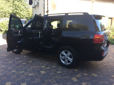 Тойота Ленд Крузер 2012 року Toyota Land Cruiser 2012 року