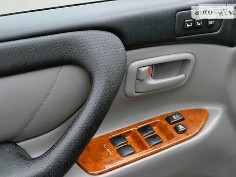 Тойота Ленд Крузер 1998 года Toyota Land Cruiser 1998 года