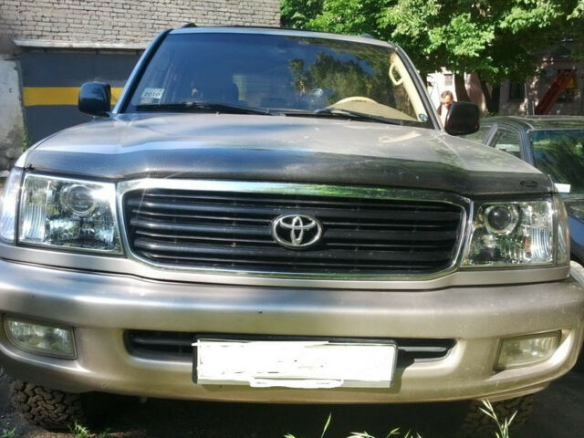 Toyota Land Cruiser 2000 года