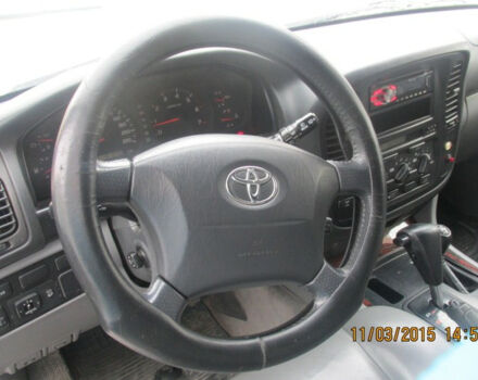 Toyota Land Cruiser 2000 года