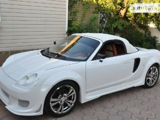 Toyota MR2 2000 года