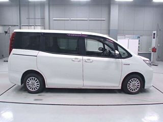 Toyota Noah 2014 года