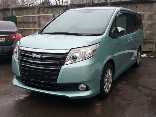 Toyota Noah 2014 года