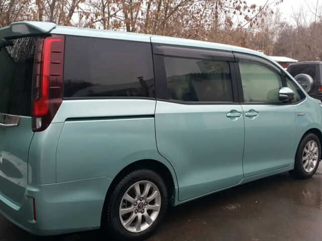 Toyota Noah 2014 года