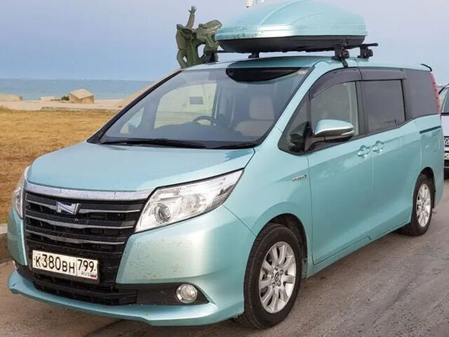 Toyota Noah 2014 року