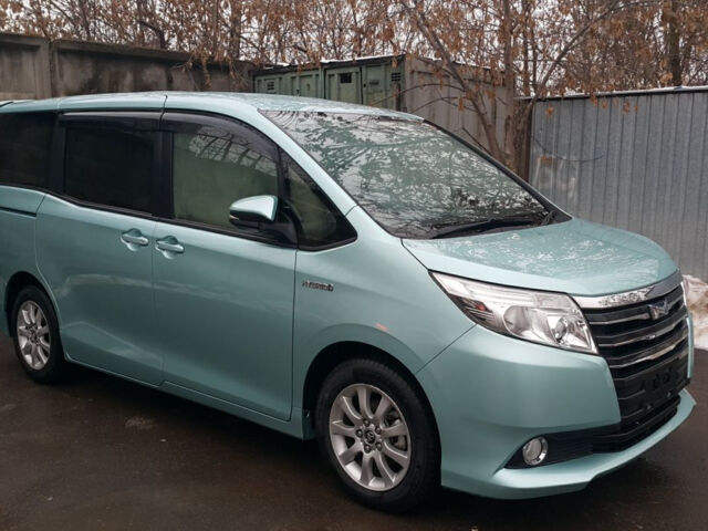 Toyota Noah 2014 года