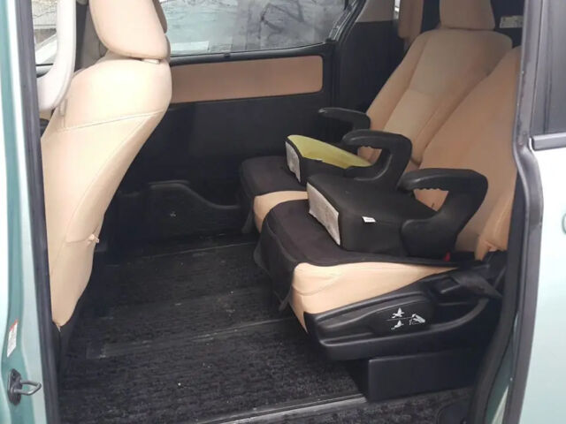 Toyota Noah 2014 року