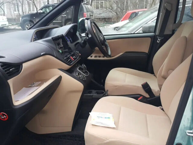 Toyota Noah 2014 року