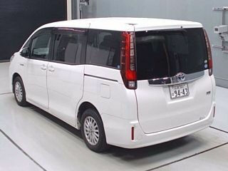 Toyota Noah 2014 року