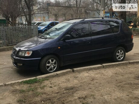 Toyota Picnic 1999 года