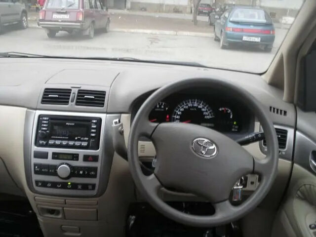 Toyota Picnic 2004 года
