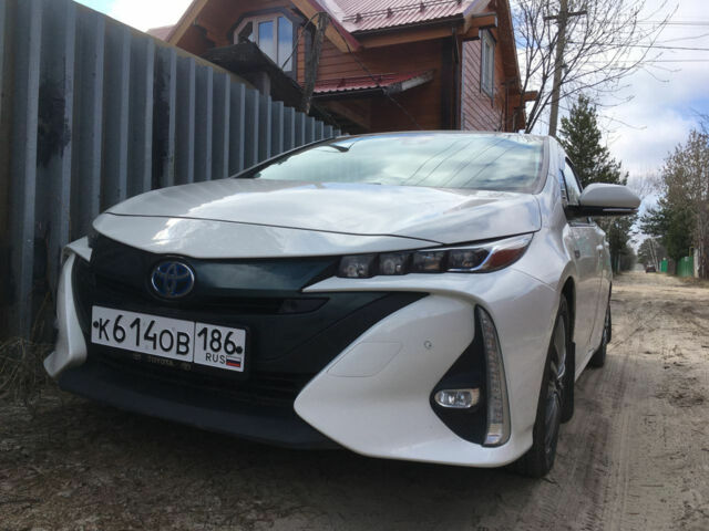 Toyota Prius Prime 2016 року