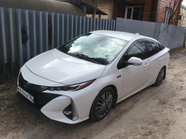 Toyota Prius Prime 2016 року