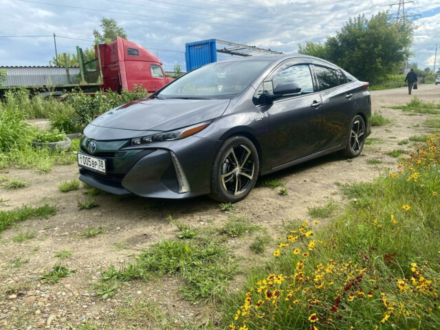 Toyota Prius Prime 2017 року