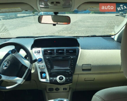 Toyota Prius v 2012 года - Фото 3 авто