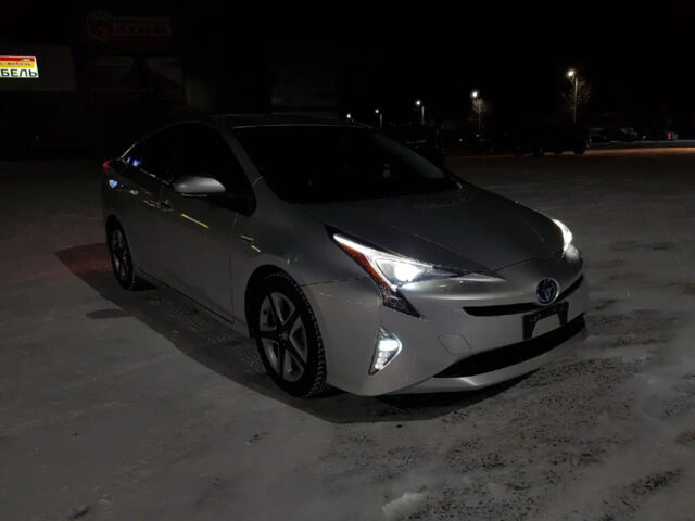 Toyota Prius 2016 года