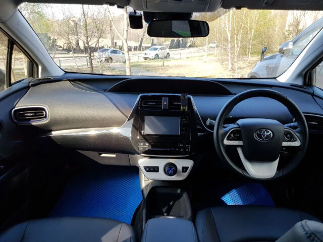 Toyota Prius 2016 года