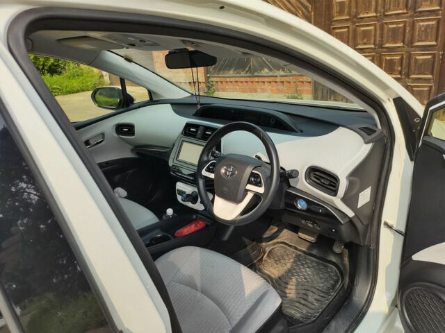 Toyota Prius 2016 года