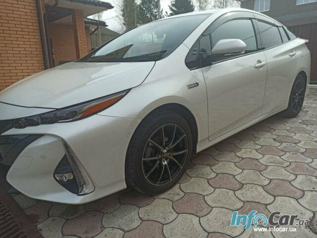 Toyota Prius 2017 года