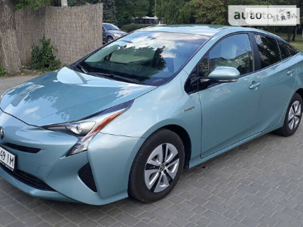 Toyota Prius 2016 года