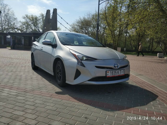 Toyota Prius 2016 года