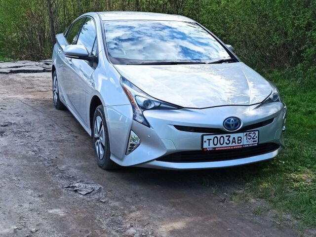 Toyota Prius 2016 года