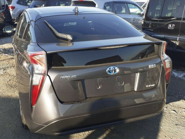 Toyota Prius 2016 года