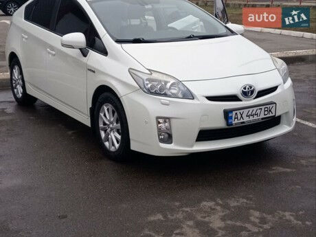 Тойота Приус 2011 года Toyota Prius 2011 года