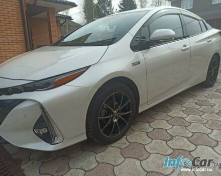 Toyota Prius 2017 года