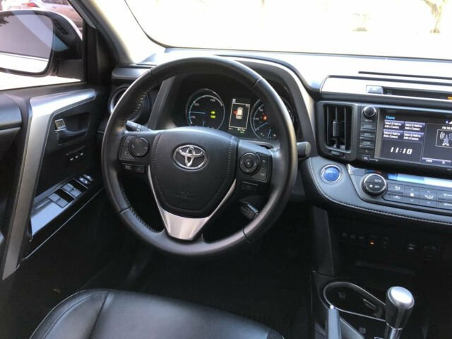 Toyota RAV4 2016 года